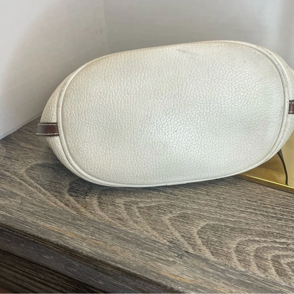 Doony & Bourke Cream and Brown Hobo Bag shoulder purse. Pre-owned. Has wear.